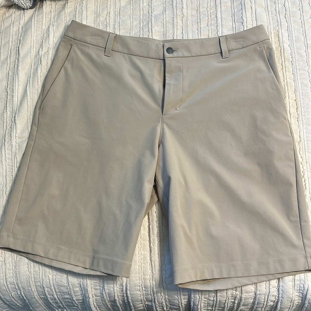 Lululemon Commission classic short